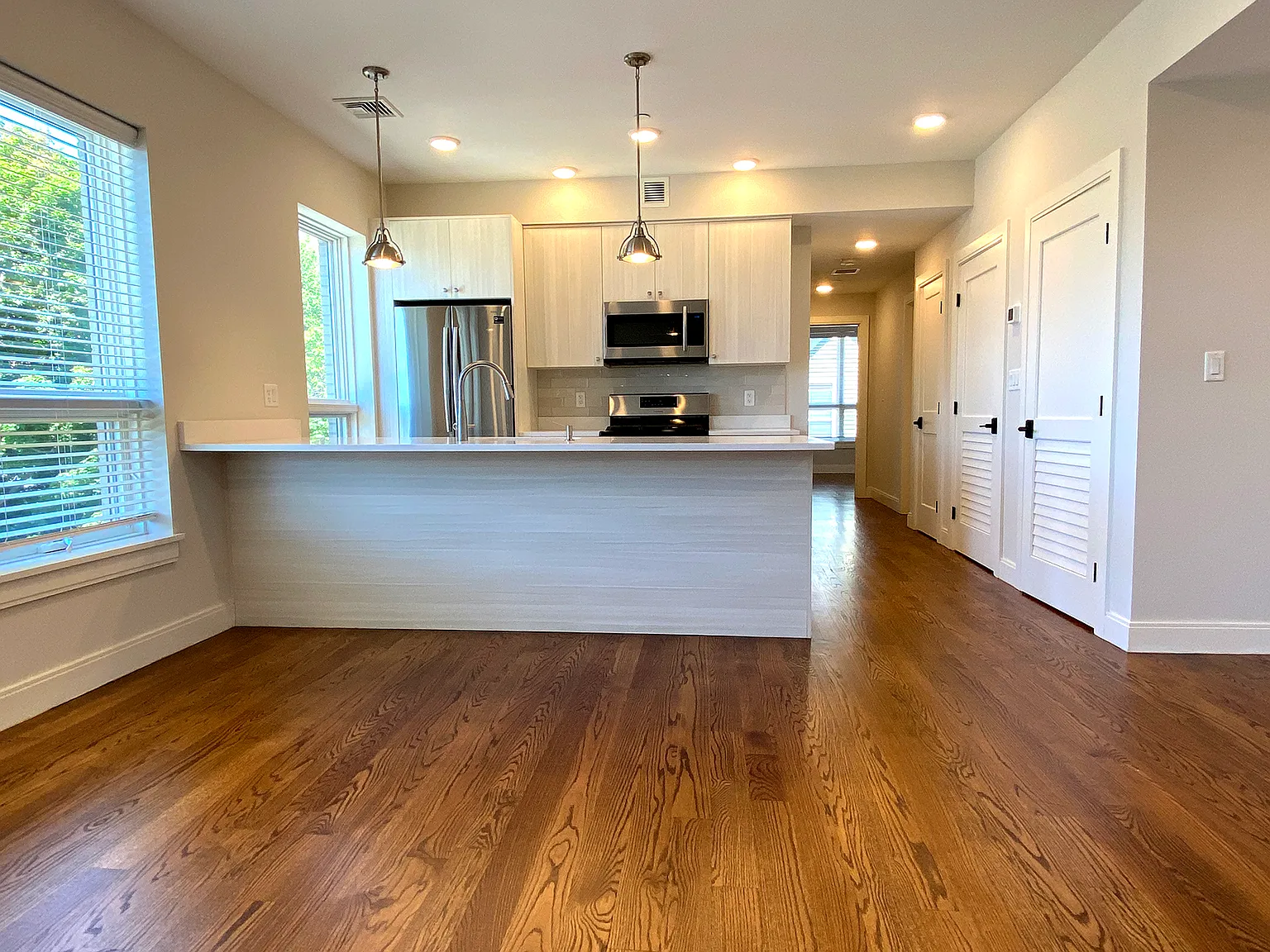 2 bed, 600 sqft, $3,800 — Photo 4
