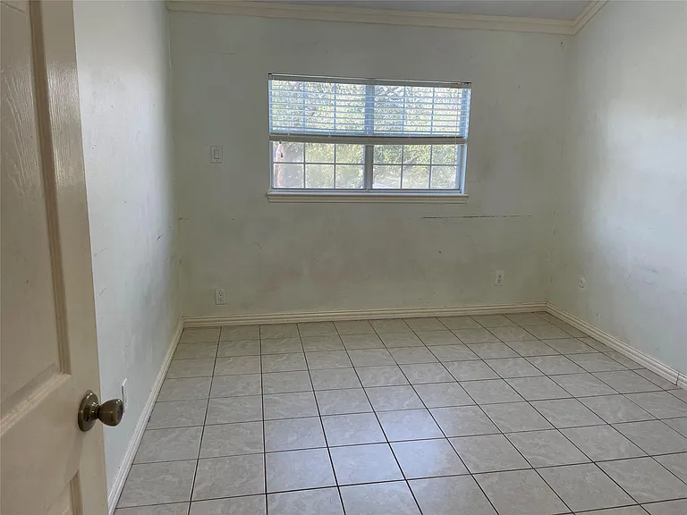 18002 Hollywell Dr — Photo 14