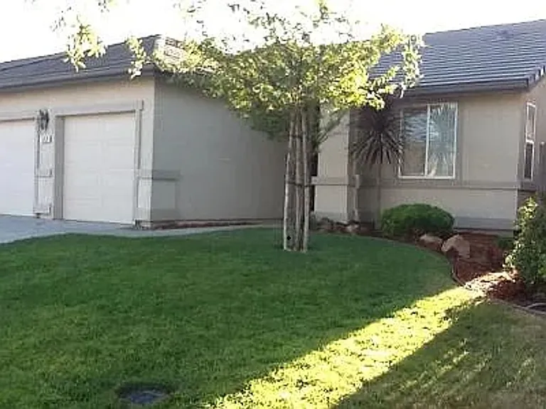 5552 Waterhole Loop — Photo 1