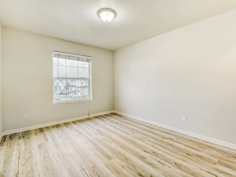 1439 49th St NE — Photo 9