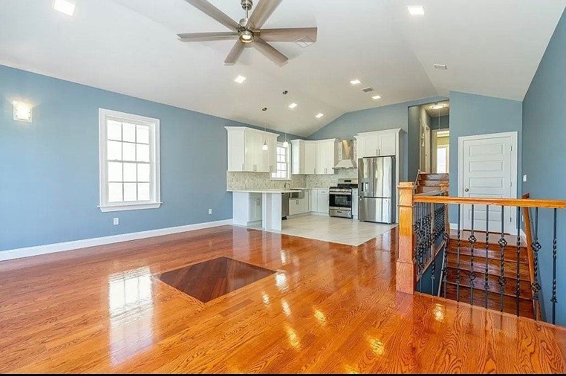 1st image of 210-210.5 Terrace Ave #1