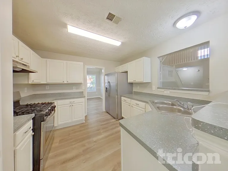 7485 Ferrara Dr — Photo 6