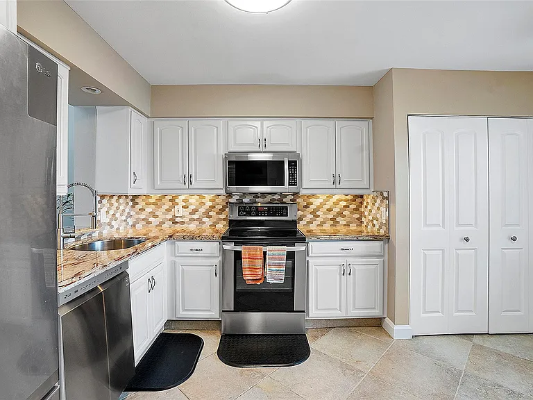 4550 NW 18th Ave #505 — Photo 19