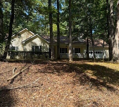 3rd image of 255 Lakeside Dr