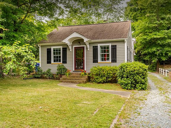 front of house & driveway