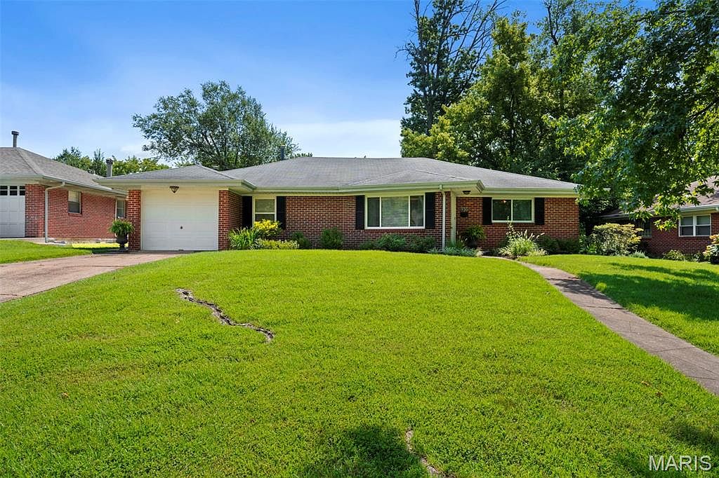 930 Blackberry Pl, Saint Louis, MO 63130 | Zillow