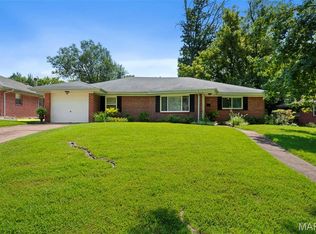 930 Blackberry Pl, Saint Louis, MO 63130