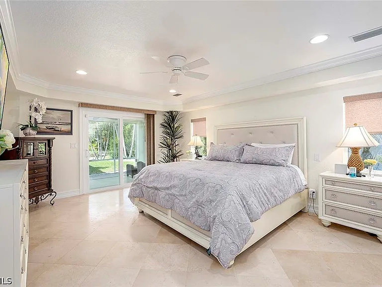 5208 SW 8th Ct — Photo 12