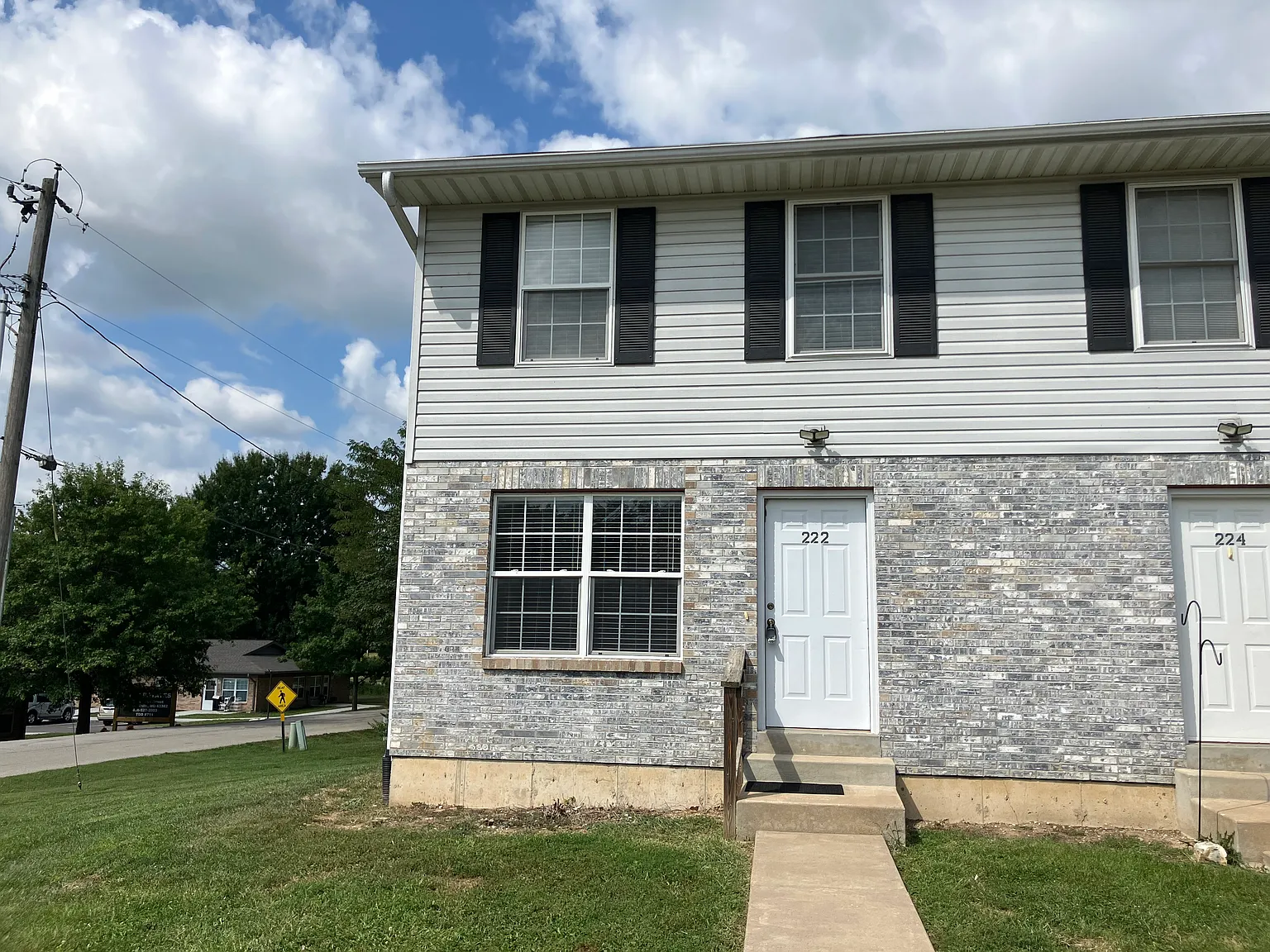 3 bed, 1.5 bath, 900 sqft, $1,300 — Photo 2