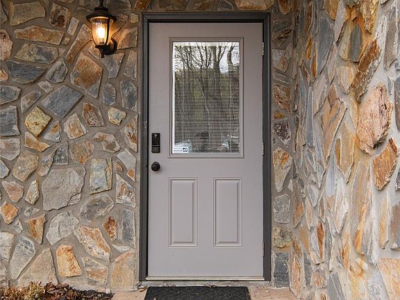 5th image of 6006 Waterfalls Rd