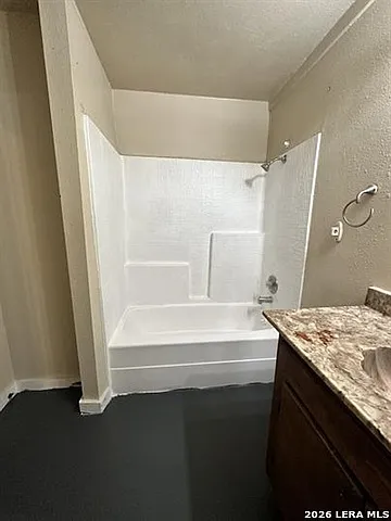 325 E French Pl — Photo 10