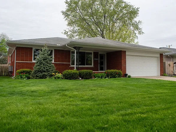 33663 Somerset Dr, Sterling Heights, MI 48312