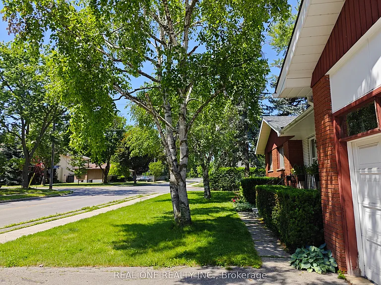 275 Parkview Ave — Photo 4
