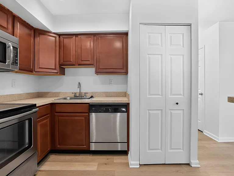 69 Ramsgate Ct — Photo 18
