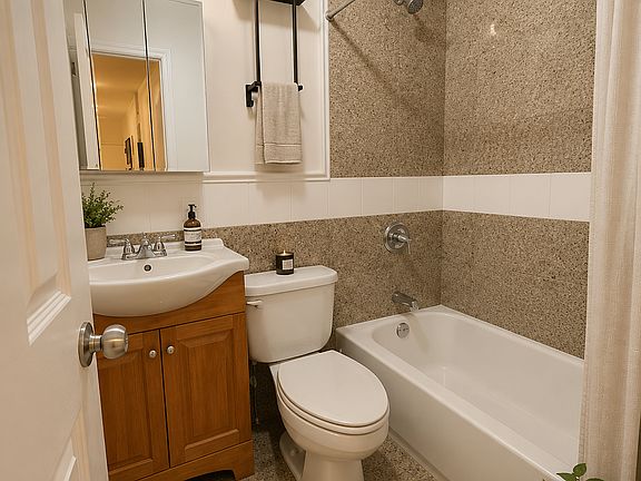 5th image of 289 21st St APT 3R