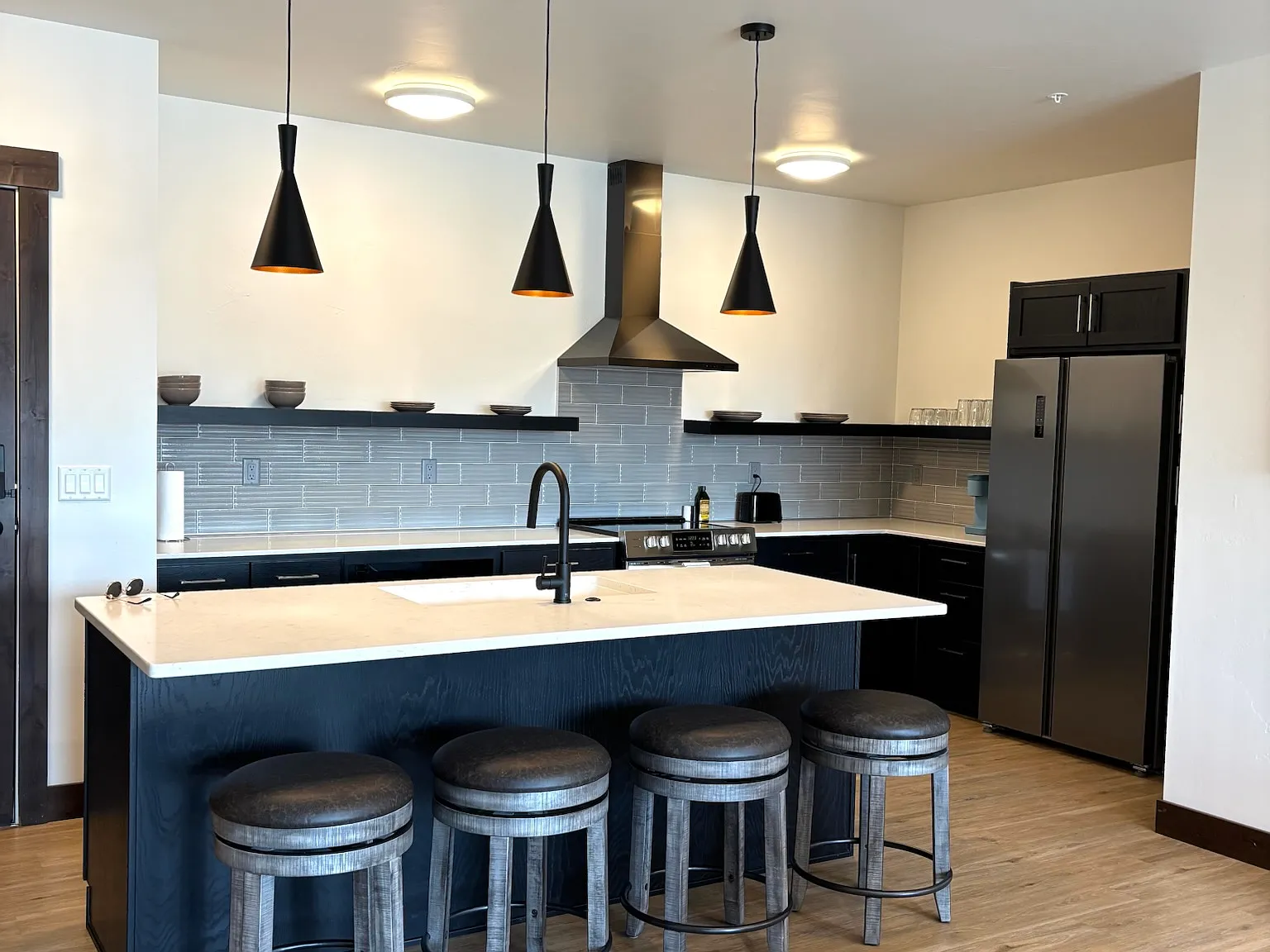 2 bed, 950 sqft, $1,950 — Photo 4