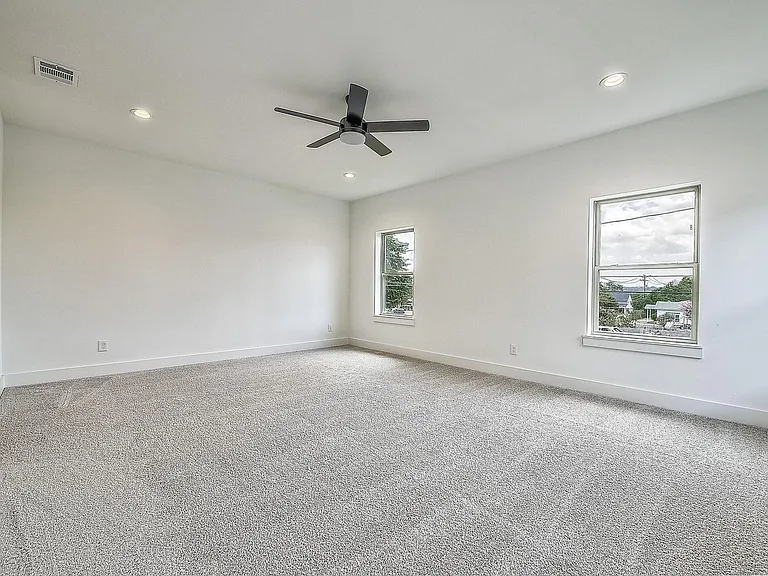 1632 Davis Ave — Photo 11