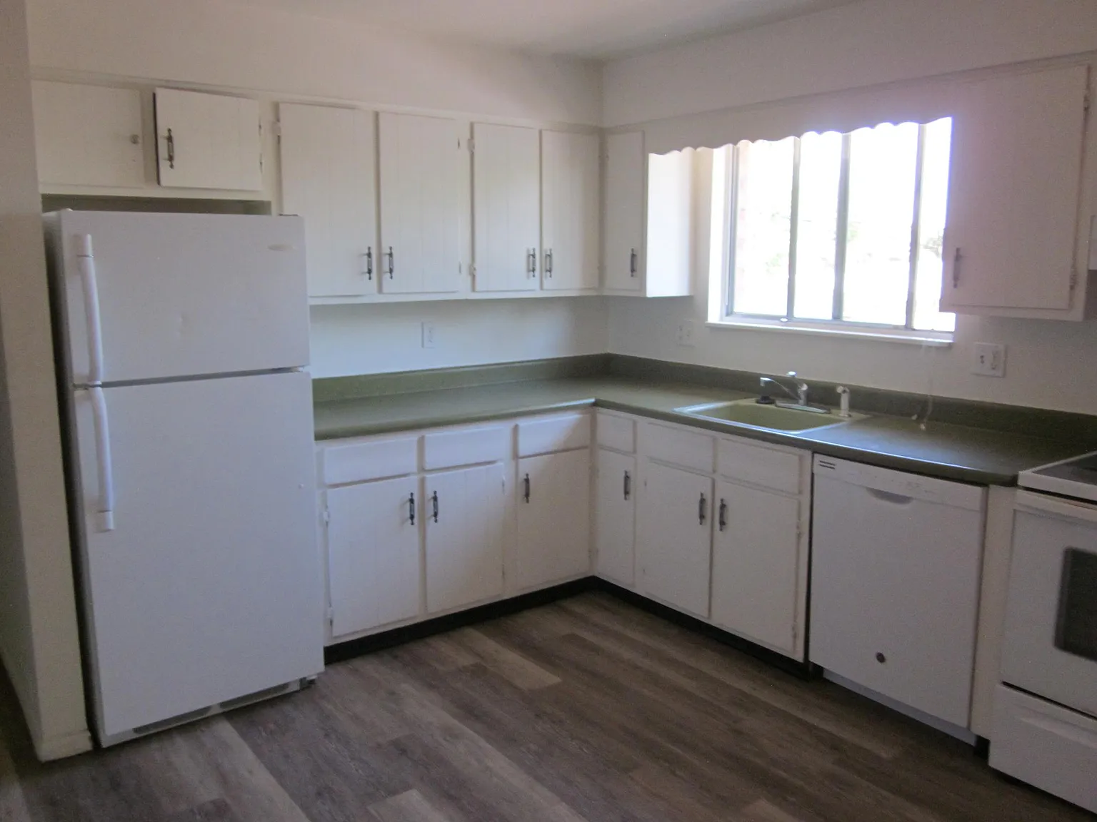 4 bed, 2000 sqft, $2,500 — Photo 2