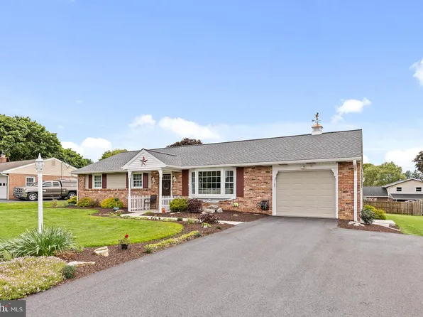 56 Timberline Dr, Leola, PA 17540