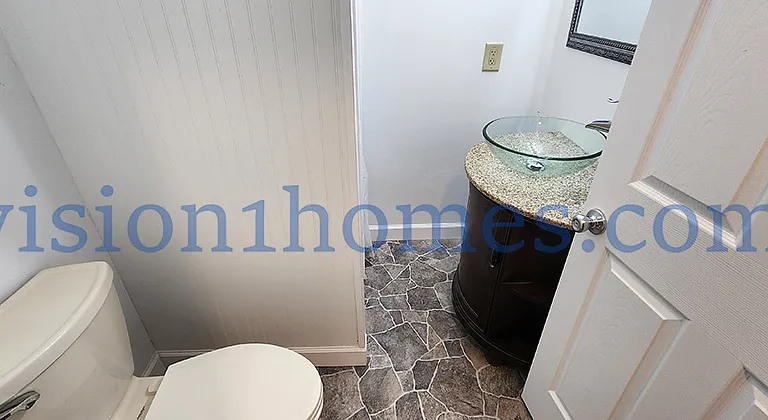 2076 W Wayne St — Photo 4