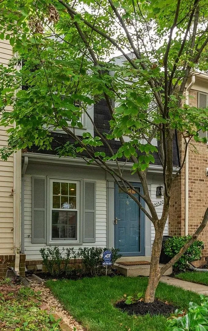 Gorgeous 2BR 2BA 3 level town home fully updated and located in Essex Place — Photo 1