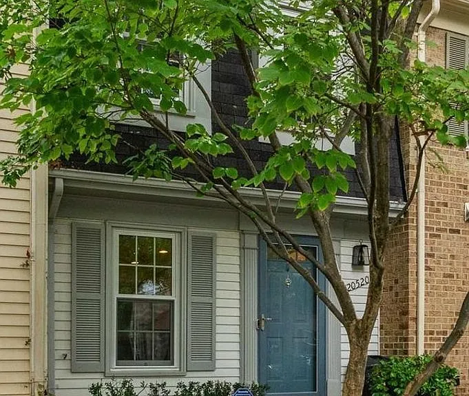 20520 Strath Haven Dr — Photo 1