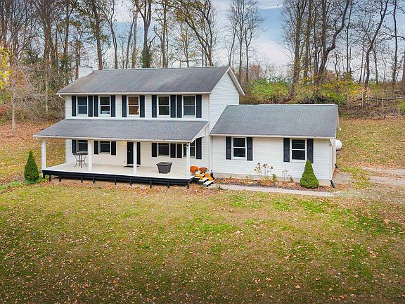 3rd image of 24305 Coshocton Rd