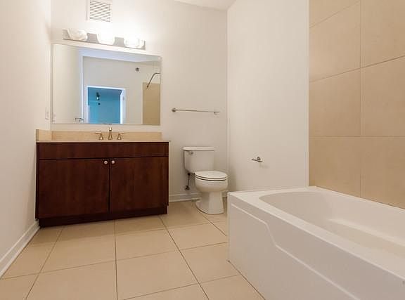 4th image of 757 N Orleans St #702