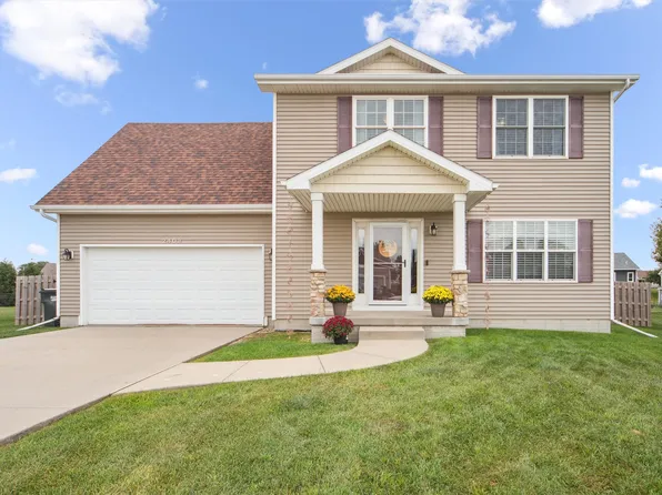 2403 White Oak Ln, Granger, IA 50109