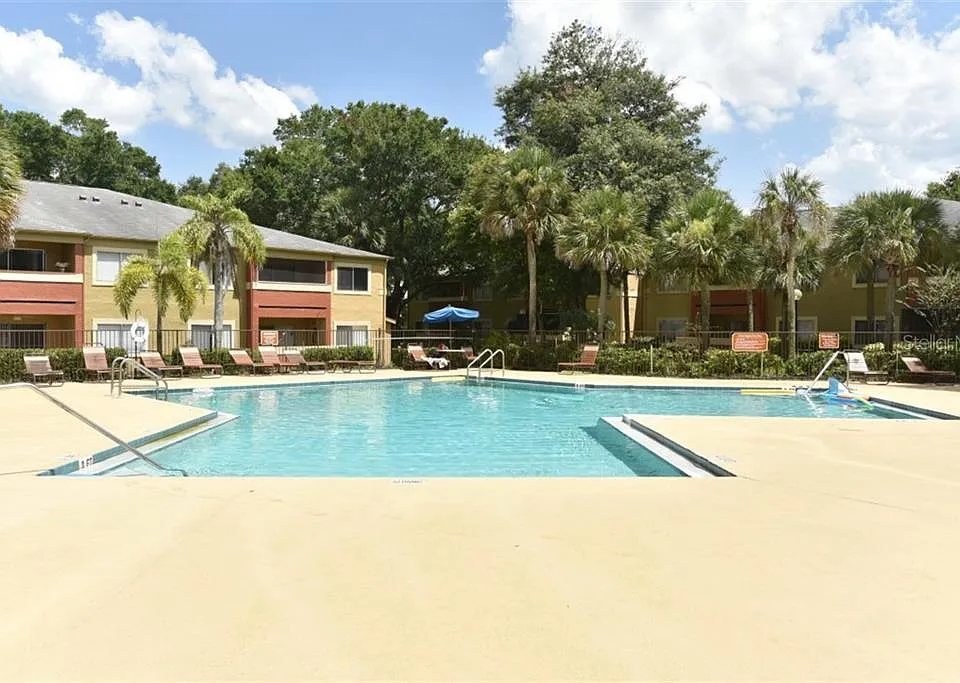 658 Kenwick Cir #204