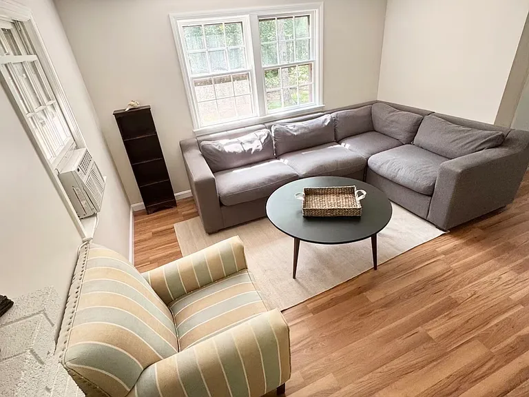 8 Terry Ave — Photo 6