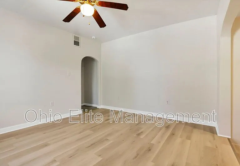 347 1/2 E Welch Ave — Photo 15
