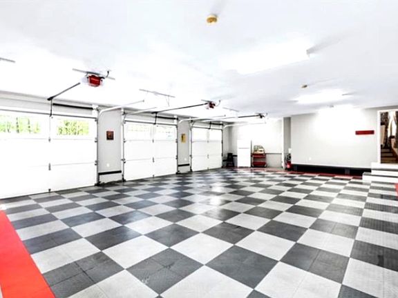 5th image of 302 Forest Road