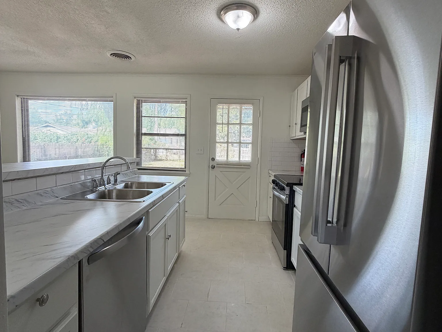 3 bed, 1080 sqft, $1,400 — Photo 4