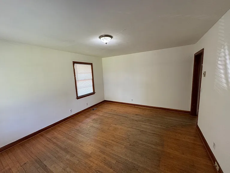 2209 W Driftwood Ave — Photo 3