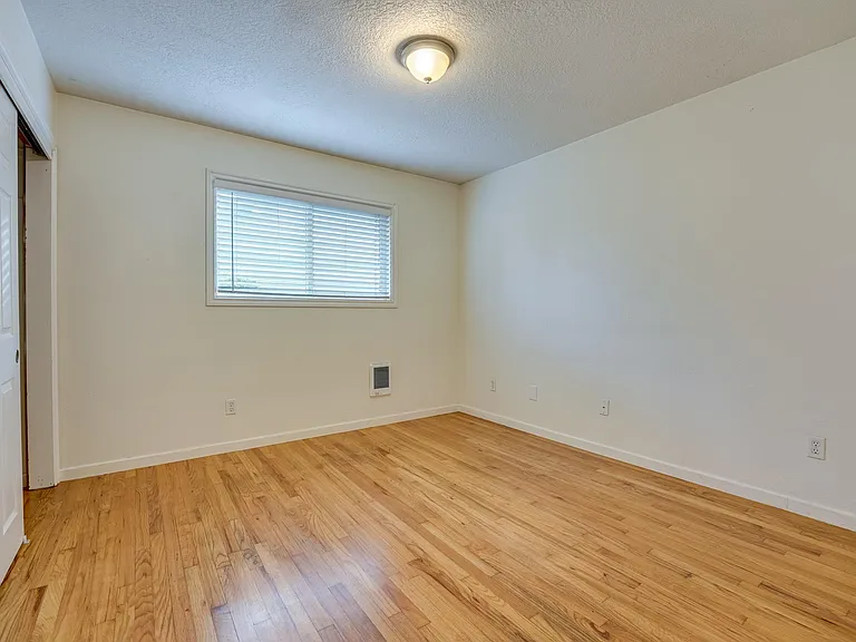 Bedroom A, picture 2