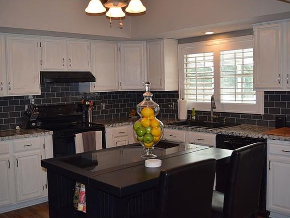 3rd image of 2527 Brimhollow Dr