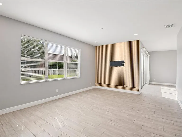 20721 Whitewood Way — Photo 13