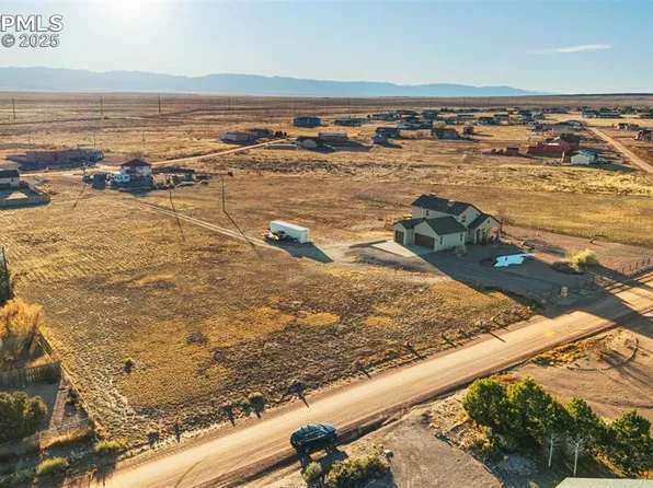 460 E Fredonia Dr, Pueblo West, CO 81007