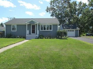 60 Baldwin Ter, Fairfield, CT 06824