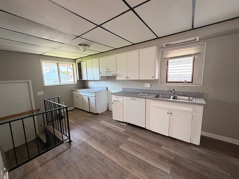 2351 Valentine St — Photo 3