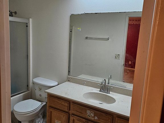 Master room bathroom