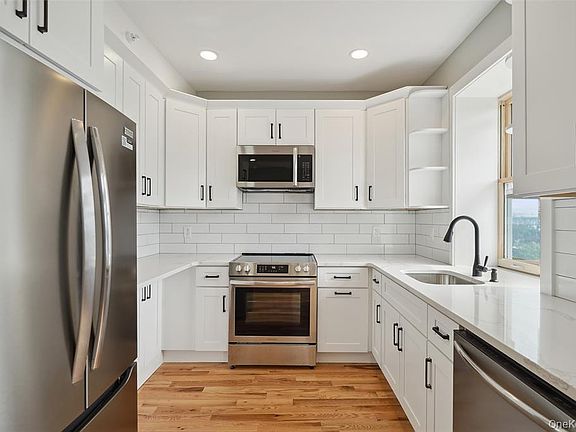 3rd image of 405 Grand St Floor 2
