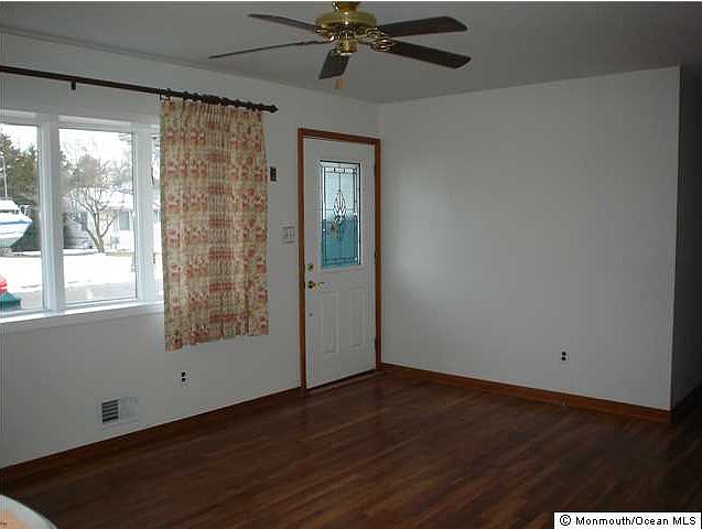 1st image of 219 Cottonwood Dr