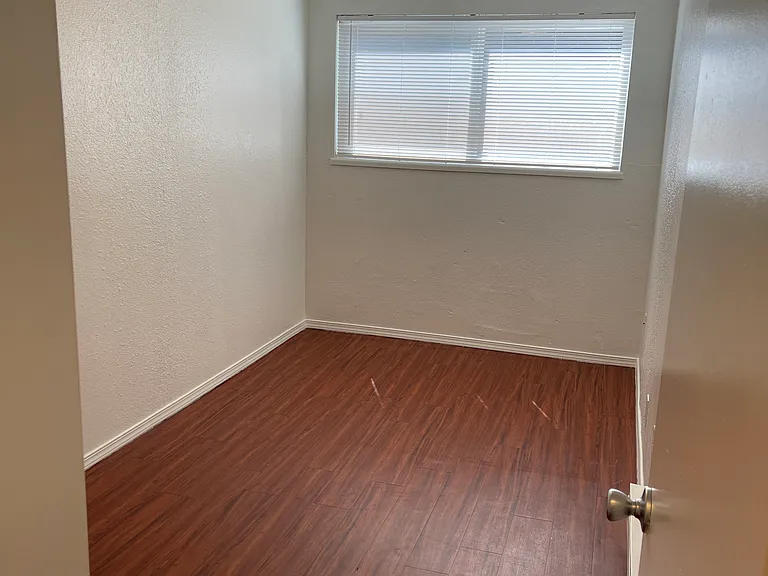 The Crossing Apartments — Photo 28