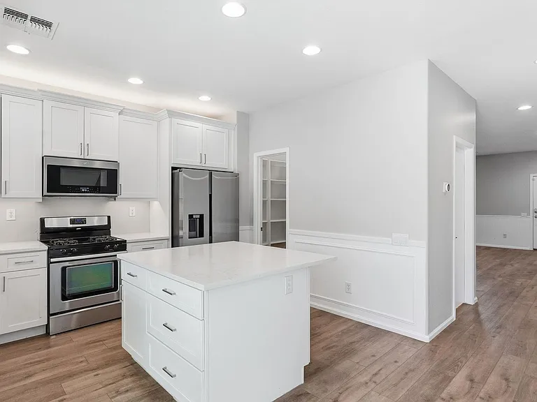 10815 W Avenida Del Rey — Photo 5