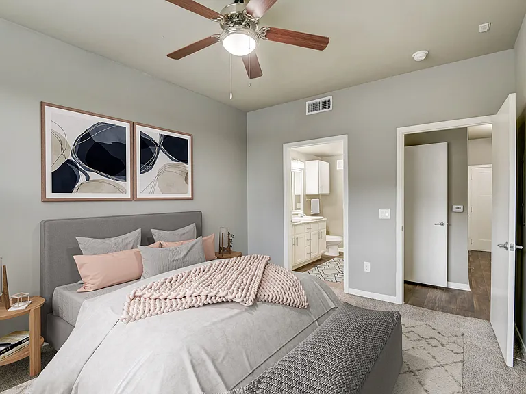 Gateway Oaks Apartments — Photo 10