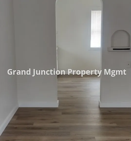 522 Compton St — Photo 6