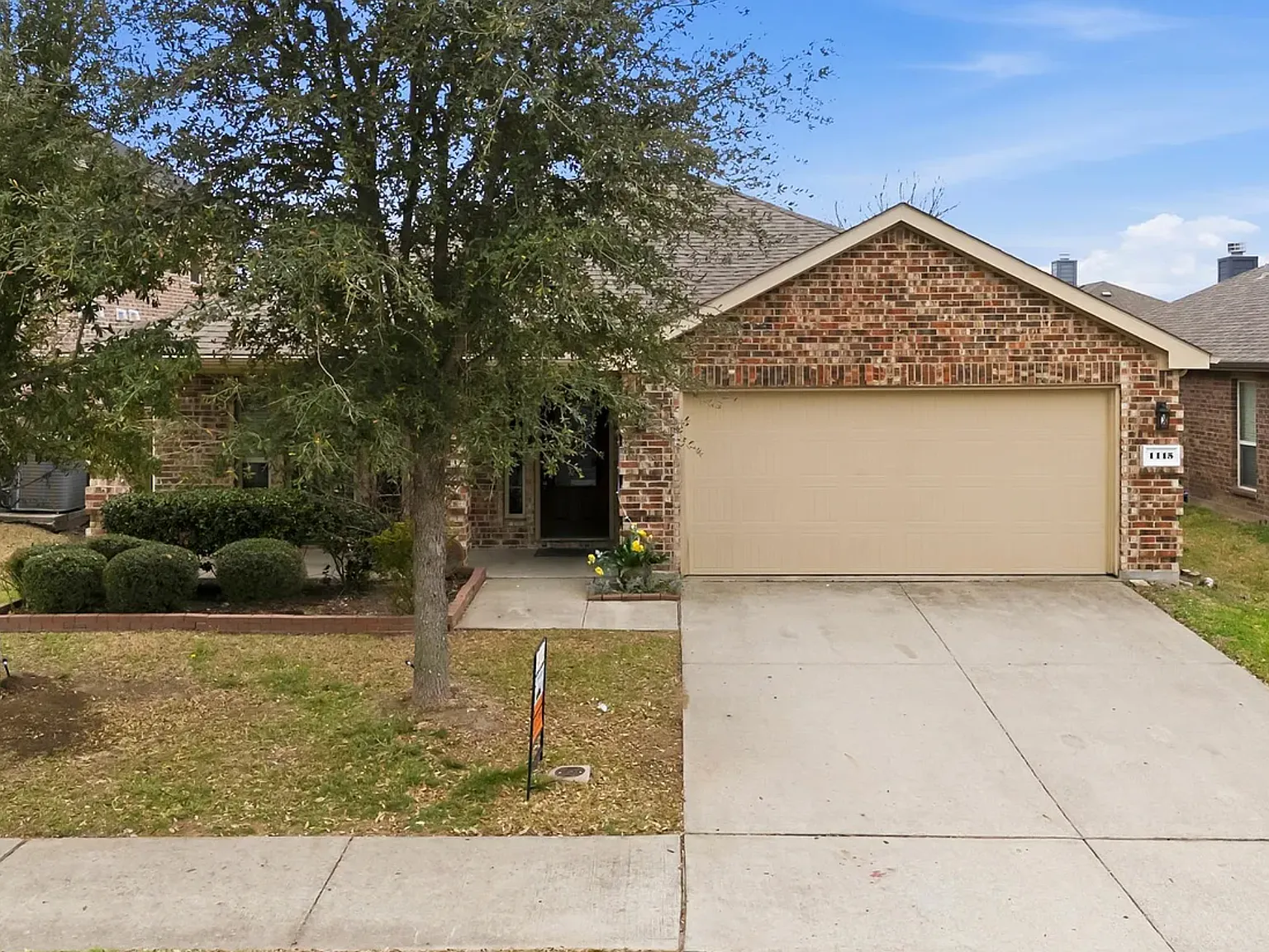 3 bed, 2054 sqft, $2,150 — Photo 2