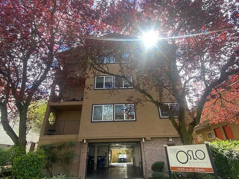 Welcome to Oslo Apartments, Ballard's hidden gem. — Photo 1